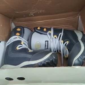 Kids Size 5 Airwalk Sno Boots